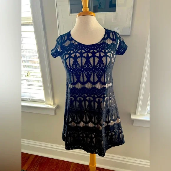 Socialite Lace Overlay Dress - Size XS or Junior 12-14 - HOST PICK - Picture 1 of 4